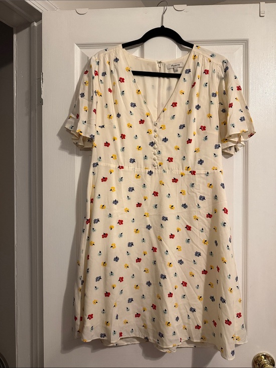 Madewell Dresses & Skirts - Madewell Cream Floral V-Neck Short Sleeve Dress